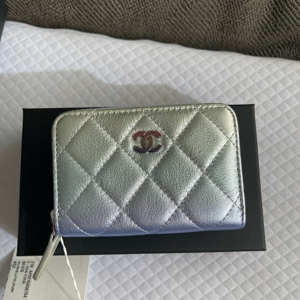 Chanel iridescent coin wallet 🦄🦄🦄